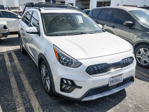 Used 2022 Kia Niro Touring Special Edition image 2