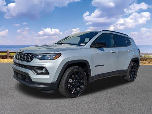 Used 2025 Jeep Compass Latitude w/ Altitude Special Edition image 1