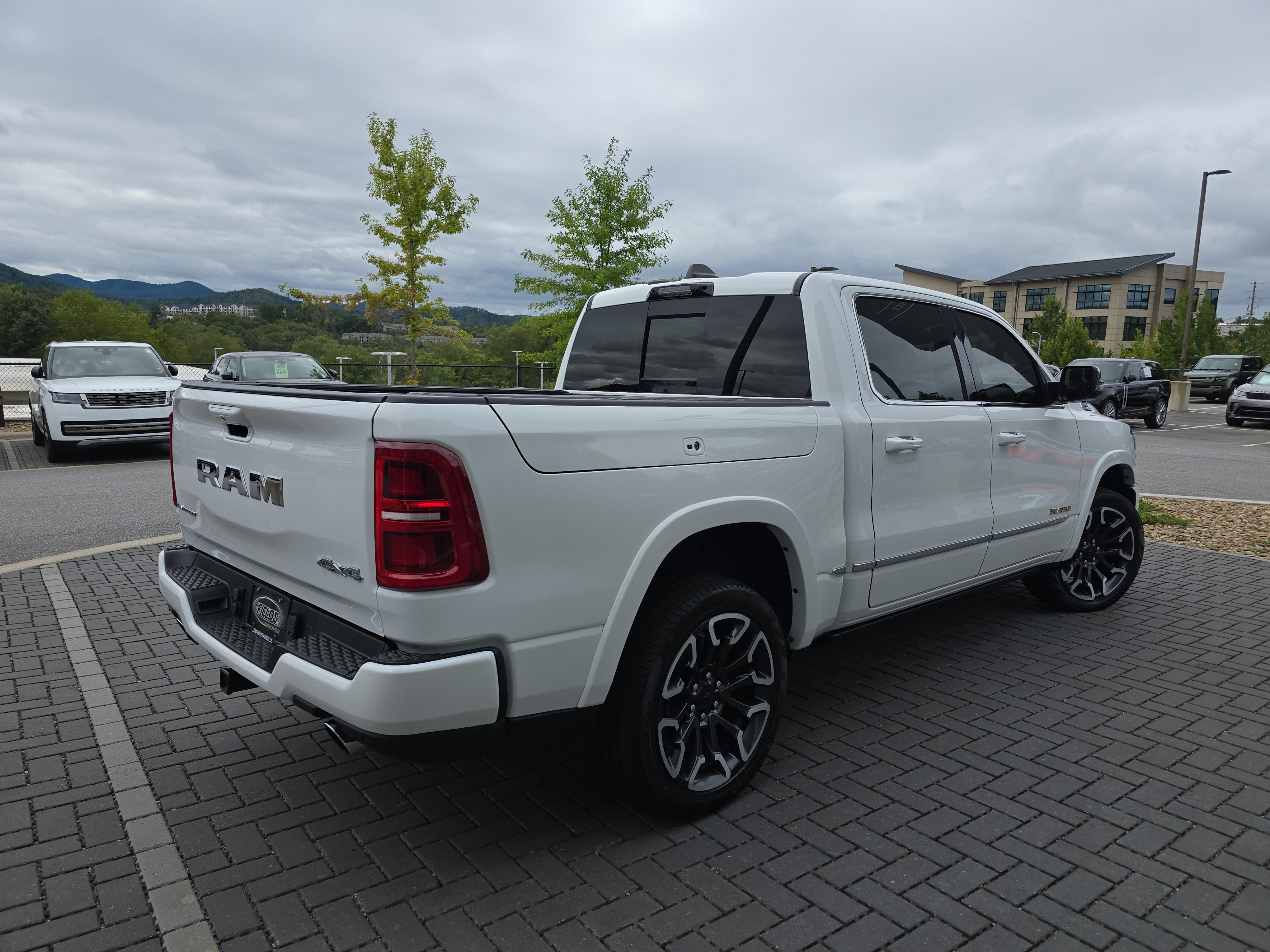 Used 2025 RAM 1500 Limited AWD/4WD image 5