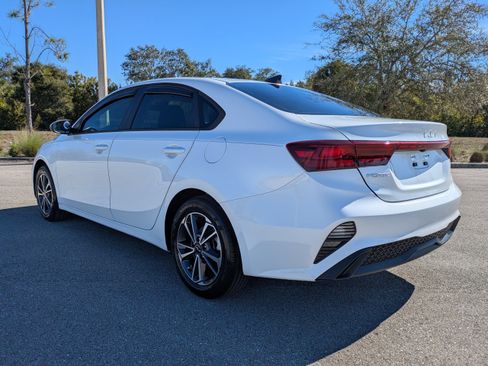 Certified 2022 Kia Forte LXS w/ LXS Technology Package image 7