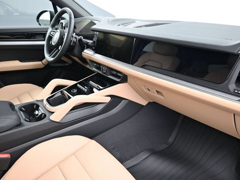 Certified 2026 Porsche Cayenne AWD/4WD image 13