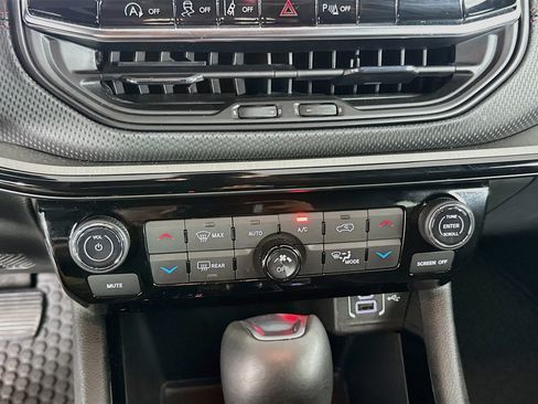 Used 2025 Jeep Compass Trailhawk AWD/4WD image 23