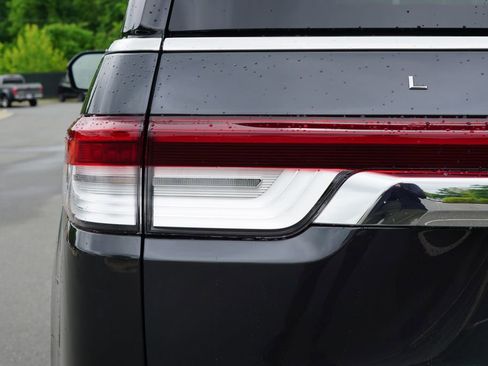 Used 2024 Lincoln Navigator Reserve AWD/4WD image 15