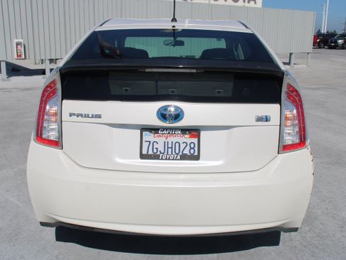 Used 2014 Toyota Prius Two FWD image 4