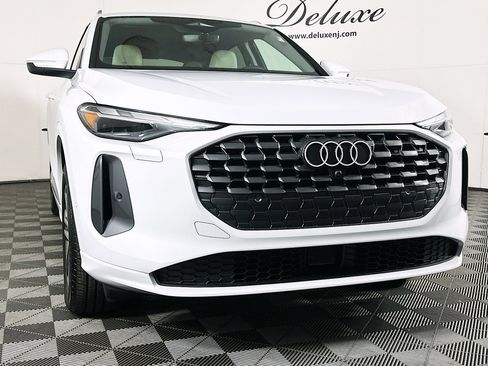 Used 2025 Audi Q5 Premium w/ Convenience Package image 30