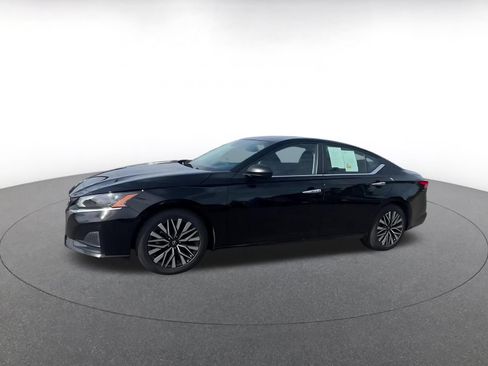 Used 2025 Nissan Altima 2.5 SV FWD image 8