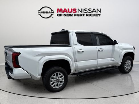 Used 2024 Toyota Tacoma SR5 AWD/4WD image 12