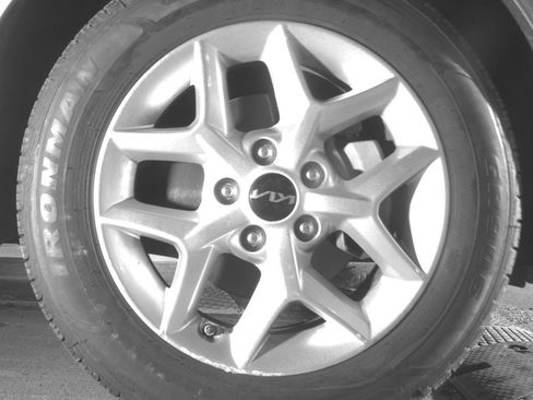 Used 2025 Kia Soul LX w/ LX Technology Package image 13