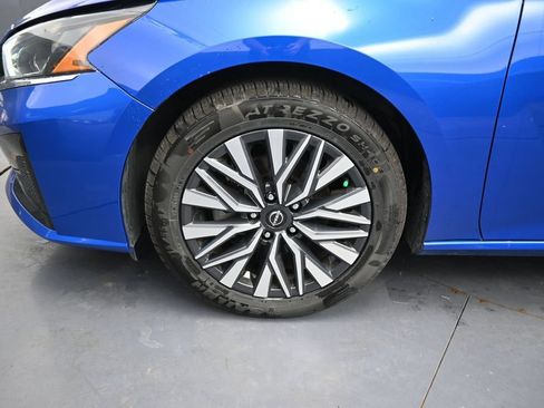 Used 2025 Nissan Altima 2.5 SV FWD image 14