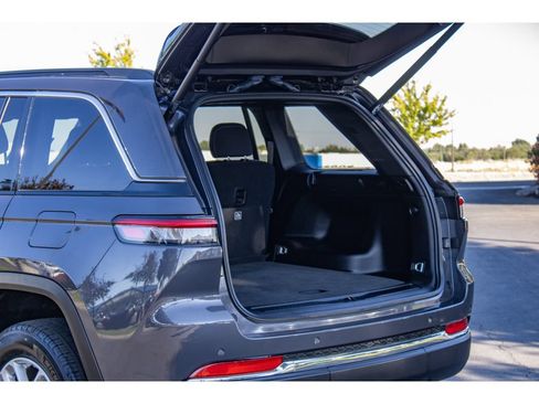 Used 2024 Jeep Grand Cherokee Laredo X w/ Luxury Tech Group I AWD/4WD image 10