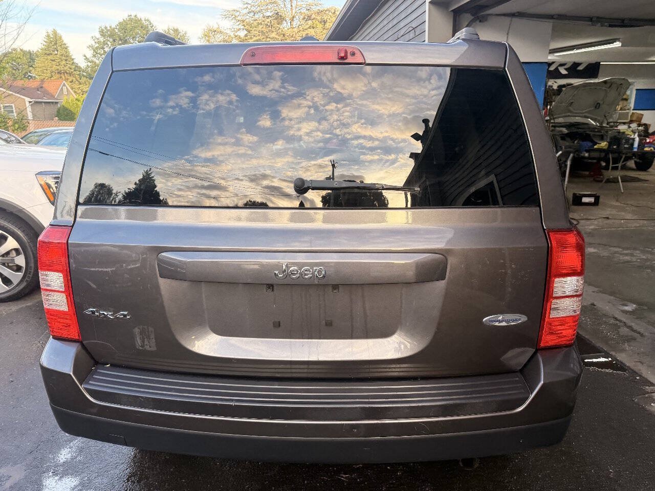 Used 2015 Jeep Patriot High Altitude AWD/4WD image 6
