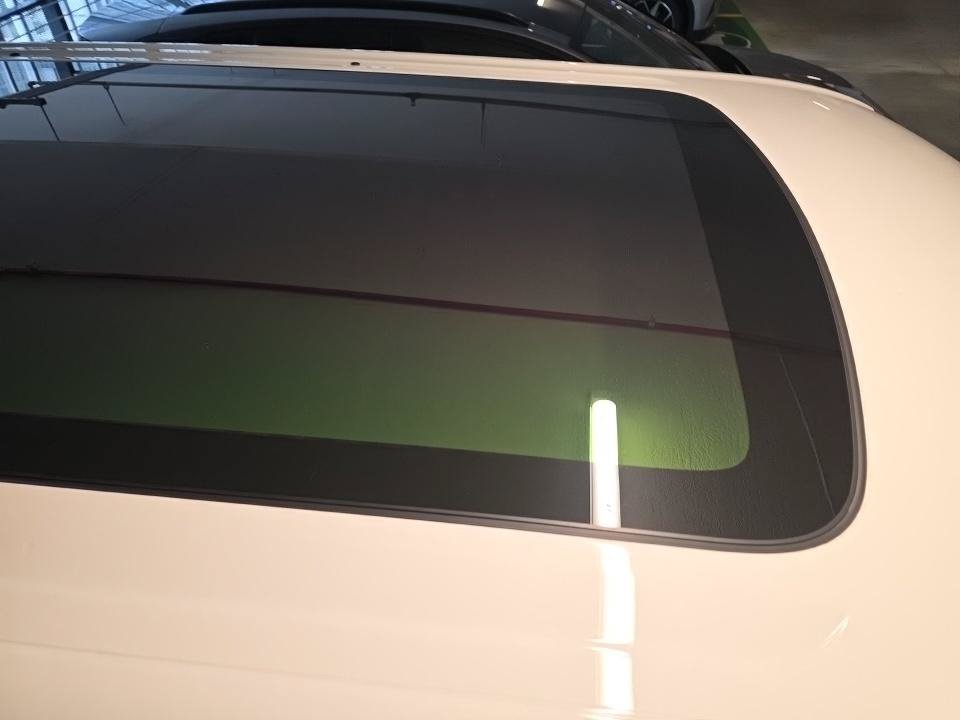 Used 2025 Volkswagen ID. Buzz 1st Edition AWD/4WD image 4