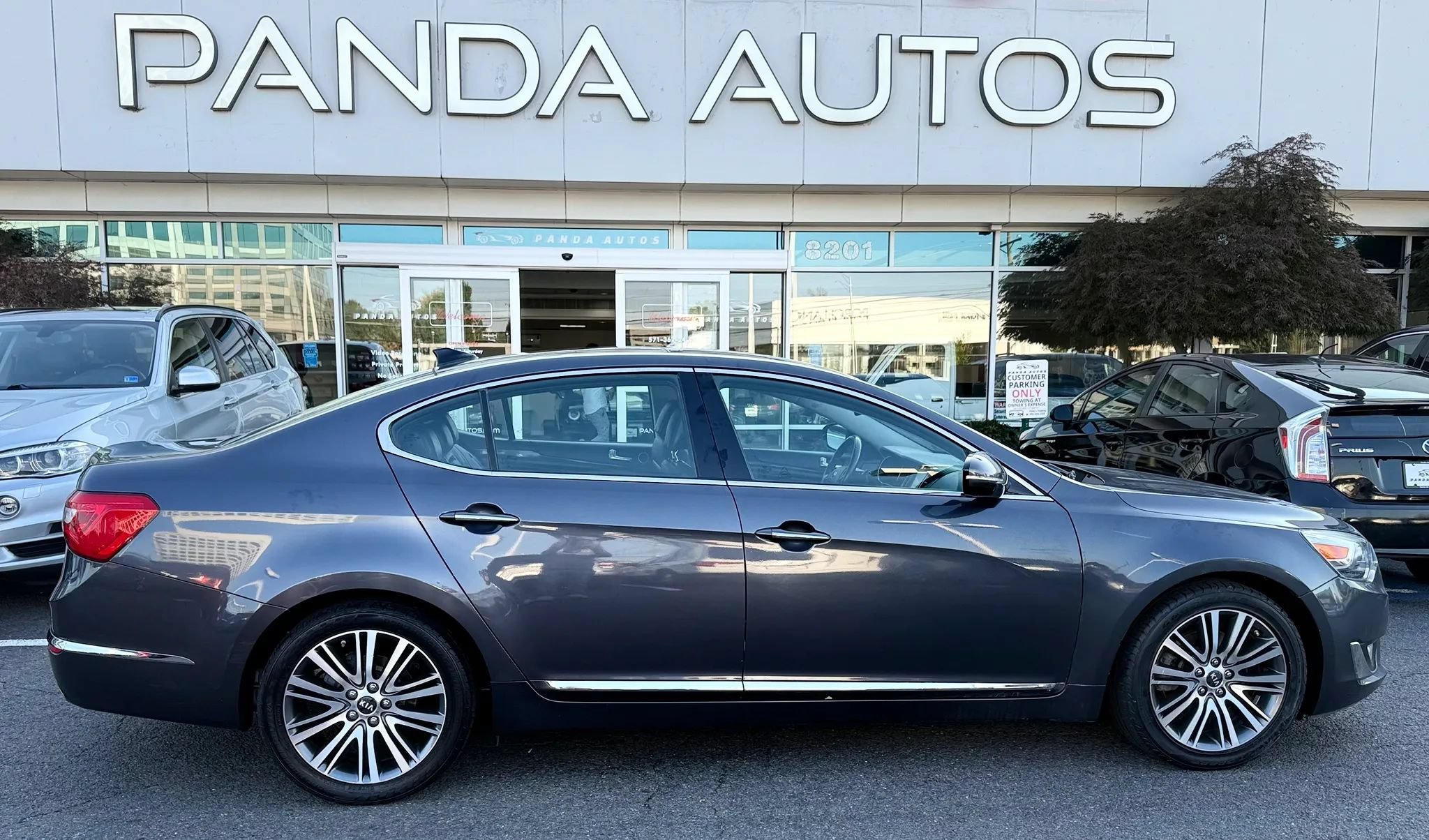 Used 2015 Kia Cadenza Premium w/ Luxury Package FWD image 8