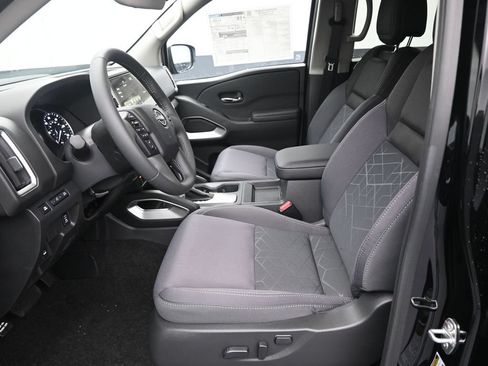 Used 2025 Nissan Frontier SV w/ SV Convenience Package AWD/4WD image 9