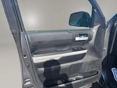 Used 2018 Toyota Tundra SR5 w/ SR5 Upgrade Package AWD/4WD image 22