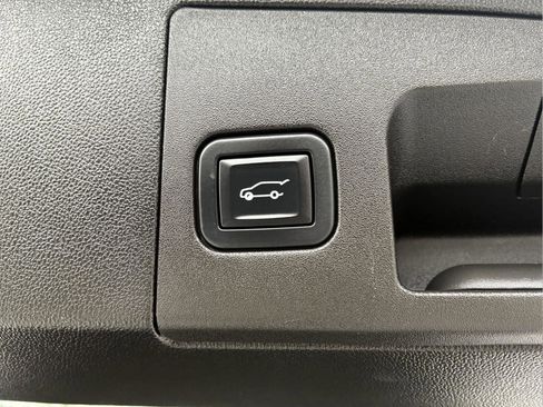 Used 2022 Cadillac XT5 Premium Luxury w/ Technology Package AWD/4WD image 7