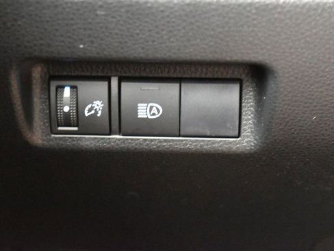 Used 2020 Toyota RAV4 XLE image 24