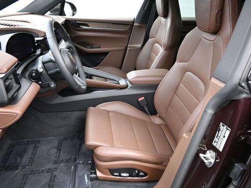 Used 2025 Porsche Macan 4 Electric image 7