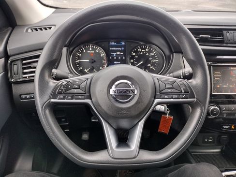 Used 2020 Nissan Rogue Sport S image 5
