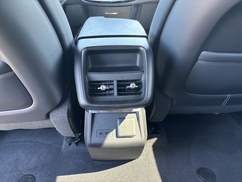 Used 2024 Cadillac Lyriq Luxury AWD/4WD image 8