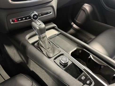 Used 2022 Volvo XC90 T5 Momentum image 19