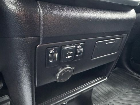 Used 2018 Toyota Sienna SE Premium image 18