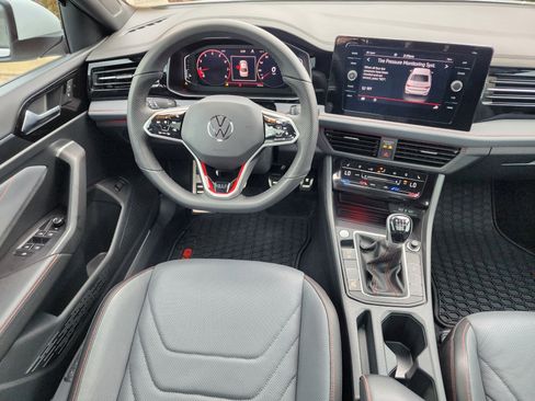 Used 2025 Volkswagen Jetta GLI Autobahn image 17