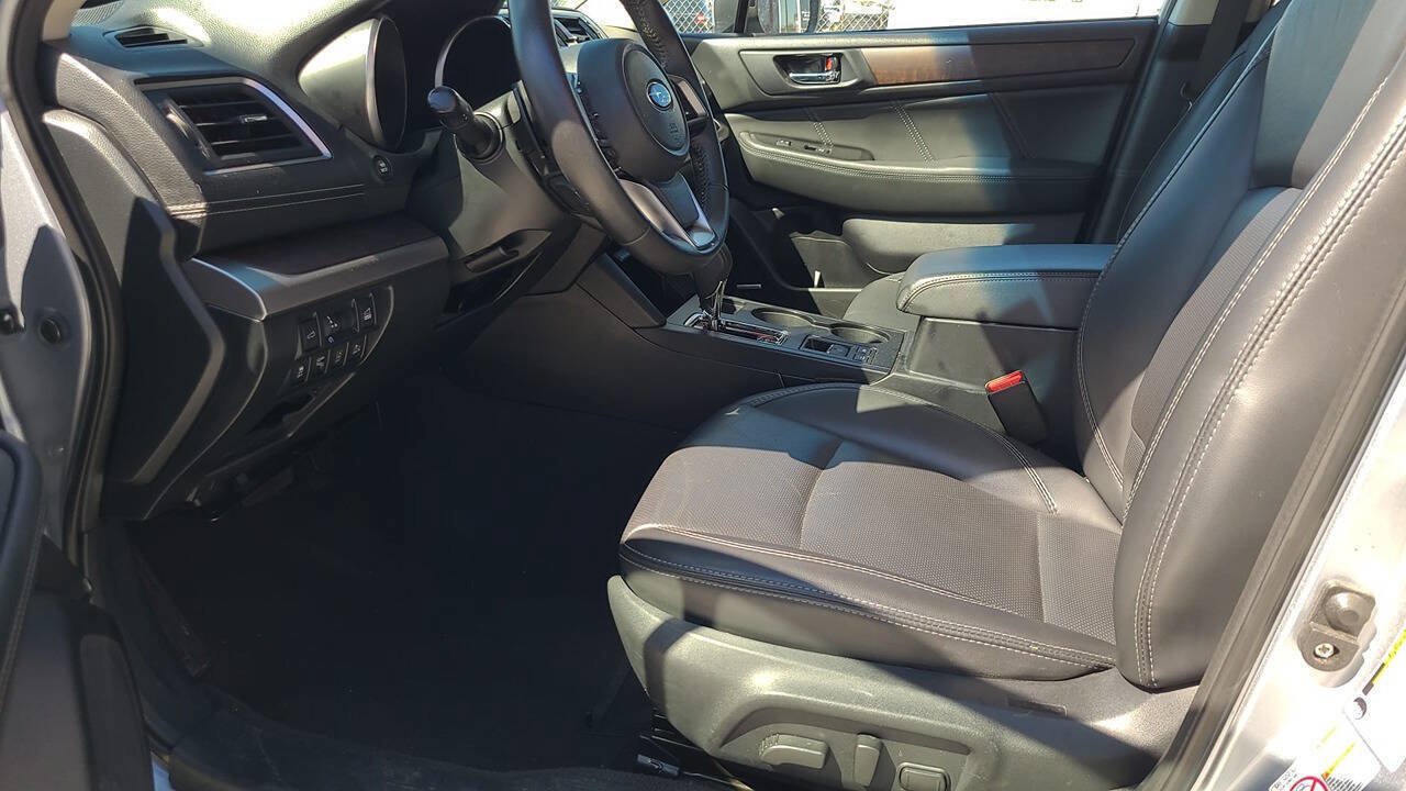 Used 2019 Subaru Outback 2.5i Limited AWD/4WD image 3