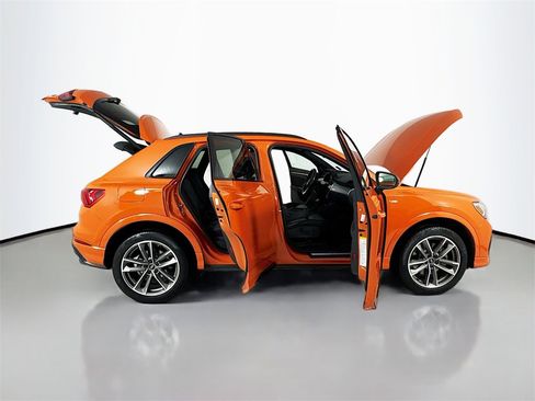 Used 2022 Audi Q3 2.0T Premium Plus w/ Premium Plus Package image 29