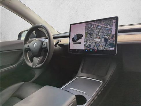Used 2021 Tesla Model Y Long Range image 27