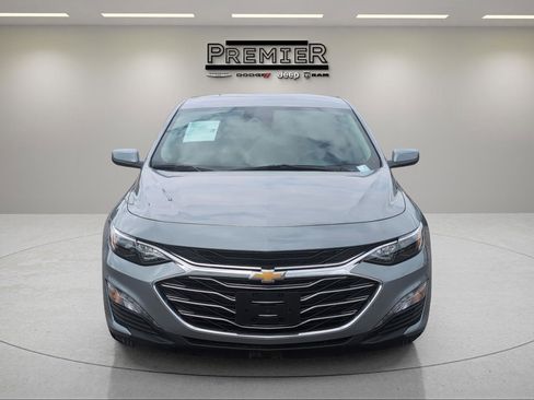 Used 2025 Chevrolet Malibu LT image 2