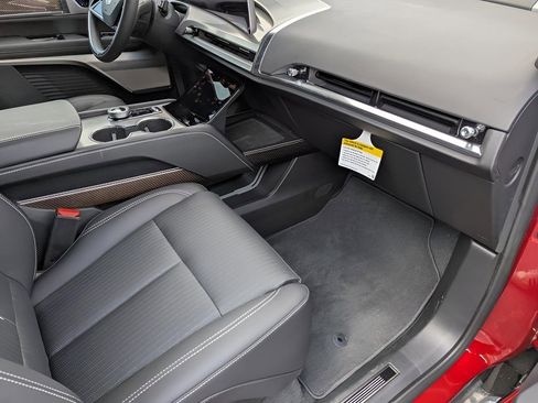 New 2026 Cadillac Vistiq Luxury AWD/4WD image 18