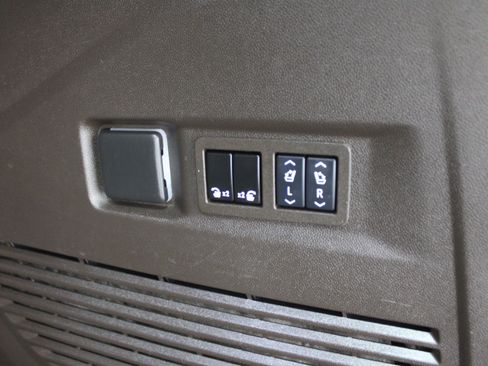 Used 2024 Chevrolet Tahoe LT w/ Luxury Package image 31