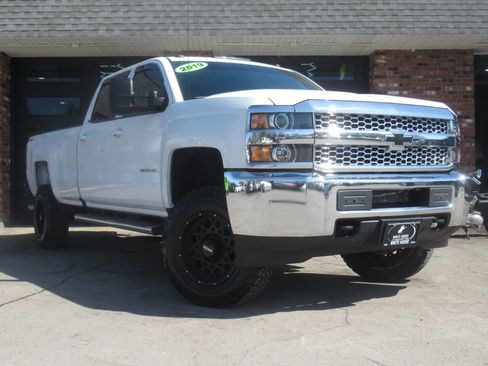 Used 2019 Chevrolet Silverado 3500 W/T AWD/4WD image 3