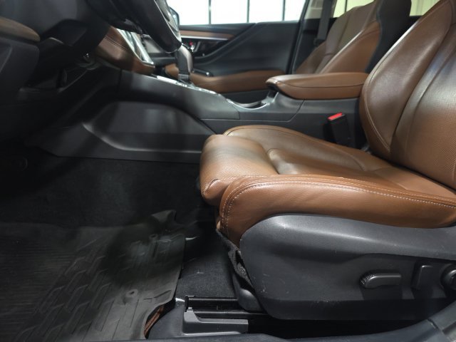 Used 2022 Subaru Outback Touring AWD/4WD image 4
