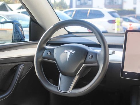 Used 2025 Tesla Model Y Long Range RWD image 13
