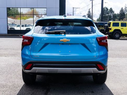 Used 2025 Chevrolet Trax LT FWD image 5