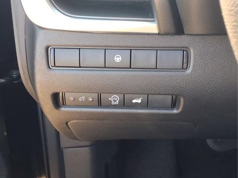 Used 2024 Nissan Rogue SV AWD/4WD image 18