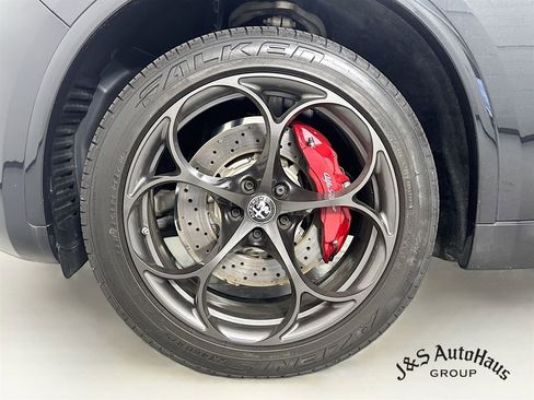 Used 2022 Alfa Romeo Stelvio Quadrifoglio w/ Active Assist Plus Package AWD/4WD image 37
