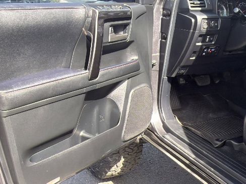 Used 2022 Toyota 4Runner TRD Off-Road Premium w/ Moonroof Package AWD/4WD image 23