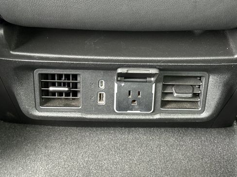 Used 2025 GMC Sierra 1500 SLT image 16