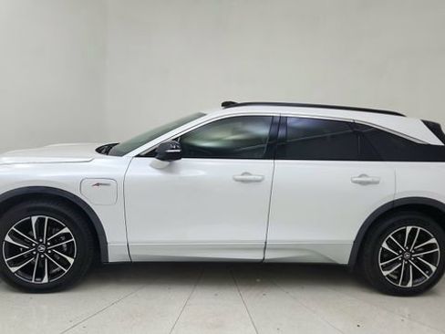 Used 2024 Acura ZDX A-Spec image 3