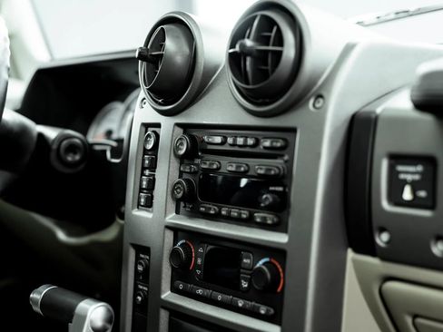 Used 2003 HUMMER H2 Luxury w/ Preferred Equipment Group image 17