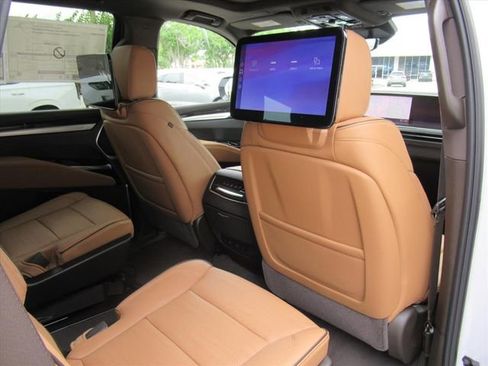 New 2026 Cadillac Escalade Luxury w/ LPO, Radiant Package AWD/4WD image 12