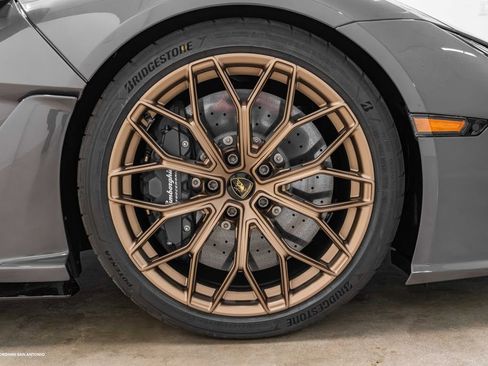 Used 2026 Lamborghini Revuelto AWD/4WD image 9