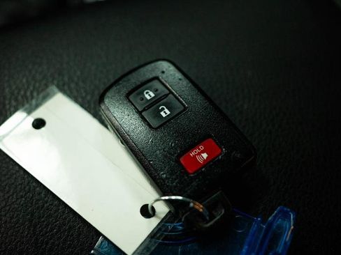 Used 2022 Toyota Tacoma TRD Off-Road w/ Technology Package image 21