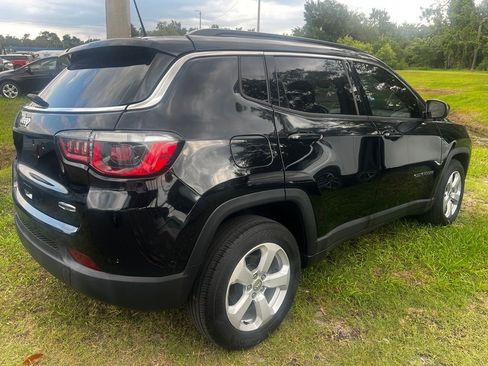 Used 2019 Jeep Compass Latitude FWD image 4