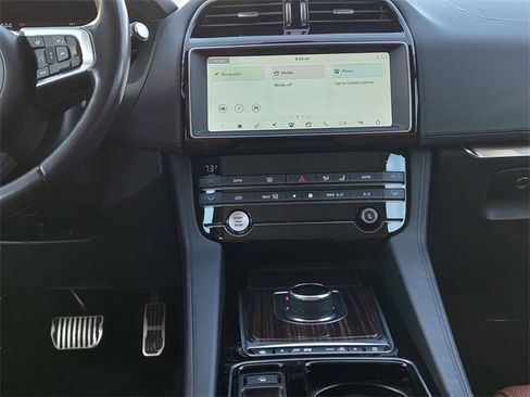 Used 2019 Jaguar F-PACE Portfolio image 16
