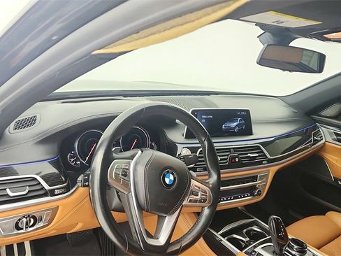 Used 2017 BMW 750i xDrive image 16