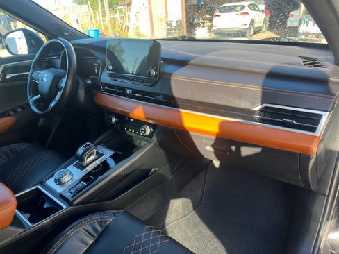 Used 2022 Mitsubishi Outlander SEL image 16